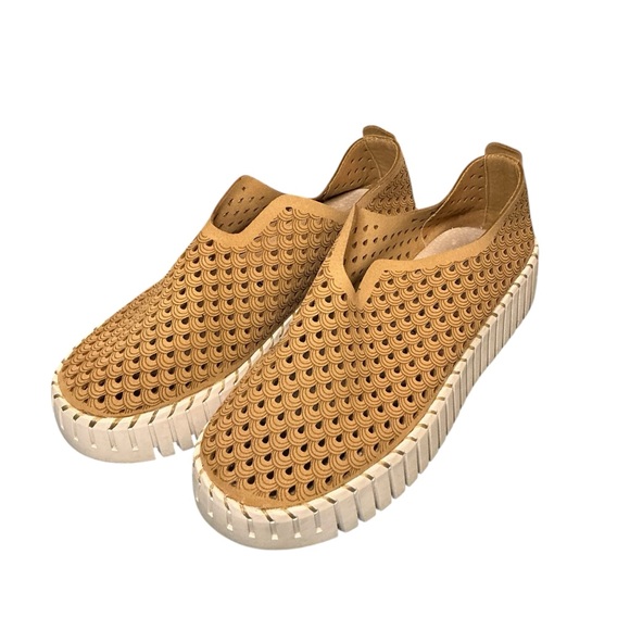 Project Cloud Tan Laser Cut Slip-On - Picture 1 of 5